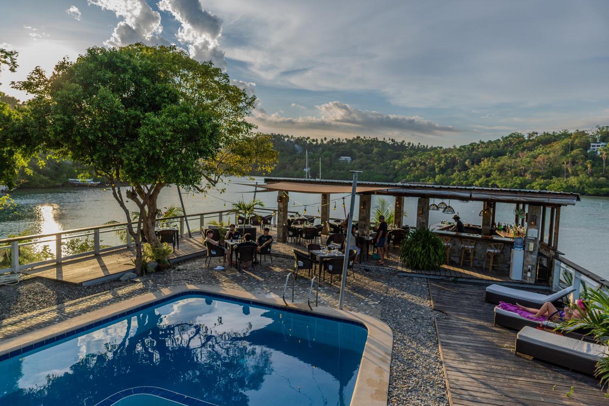 Edgewater Dive & Spa Resort Puerto Galera Εξωτερικό φωτογραφία