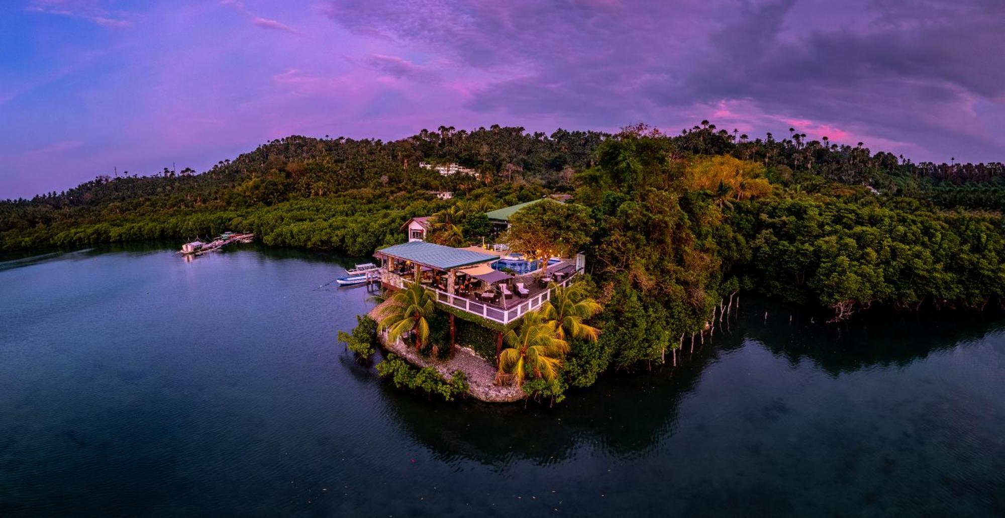 Edgewater Dive & Spa Resort Puerto Galera Εξωτερικό φωτογραφία