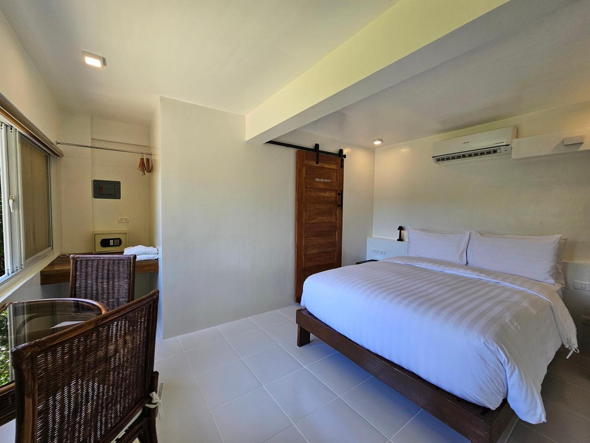 Edgewater Dive & Spa Resort Puerto Galera Εξωτερικό φωτογραφία