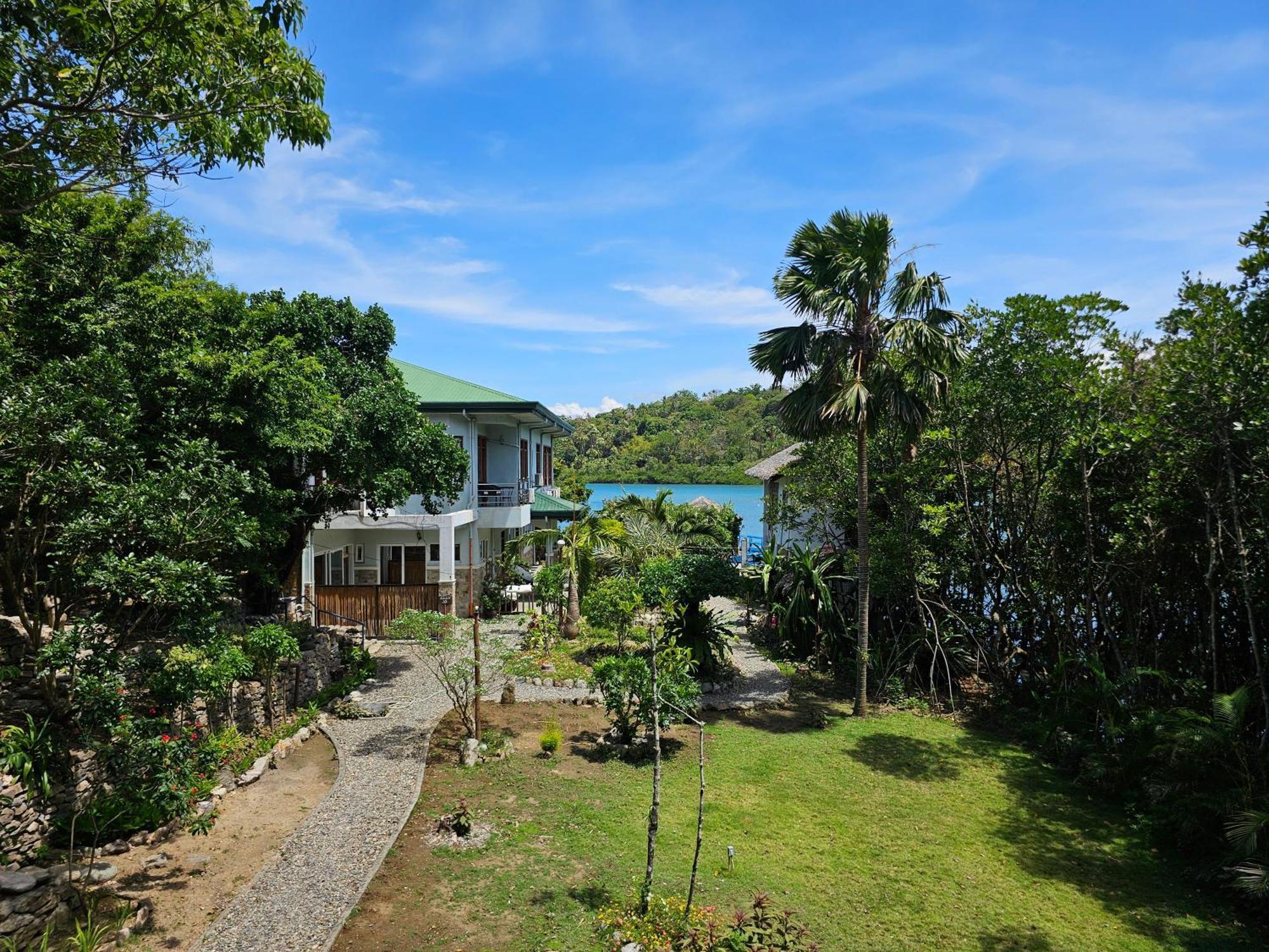 Edgewater Dive & Spa Resort Puerto Galera Εξωτερικό φωτογραφία