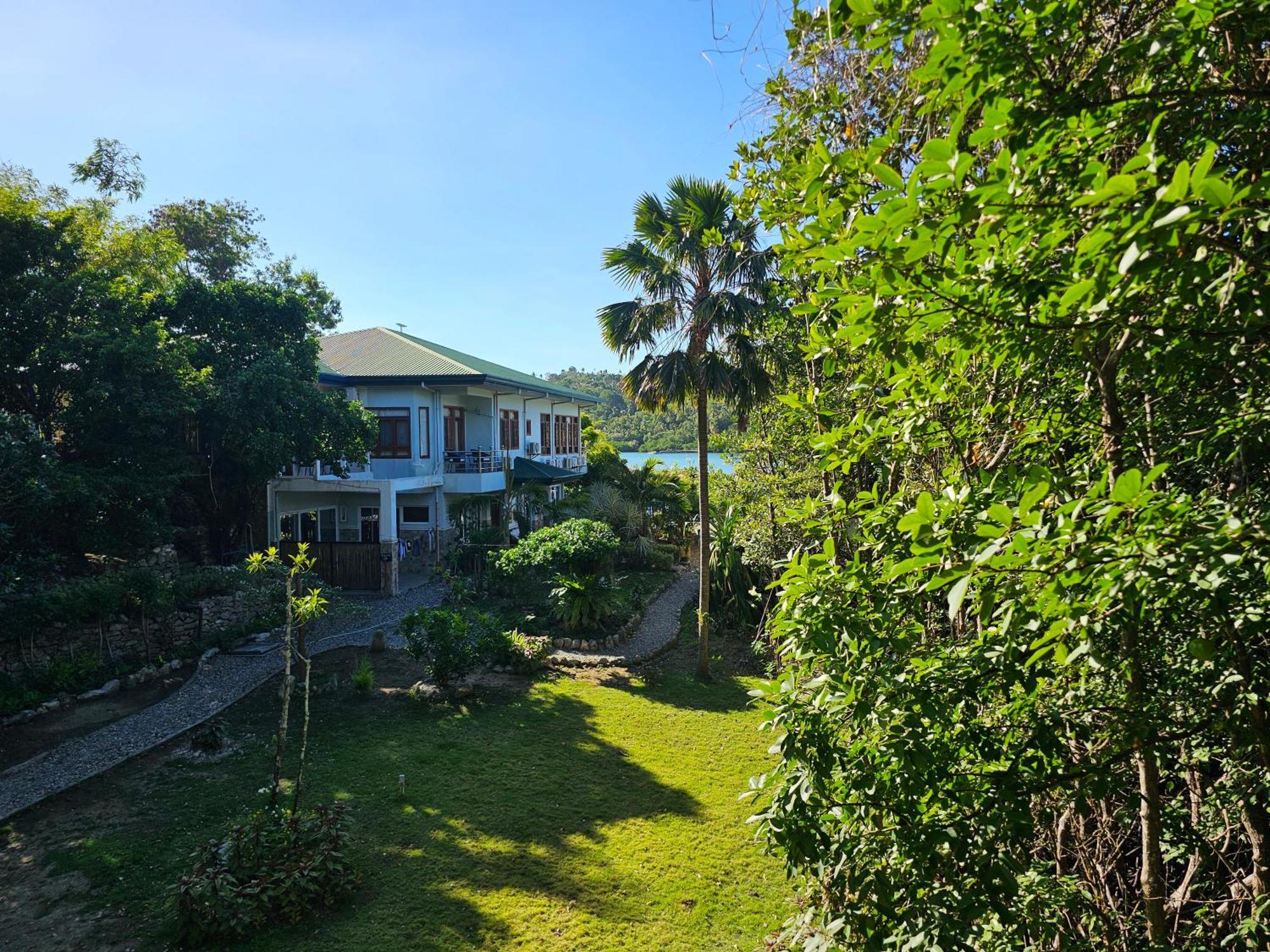 Edgewater Dive & Spa Resort Puerto Galera Εξωτερικό φωτογραφία